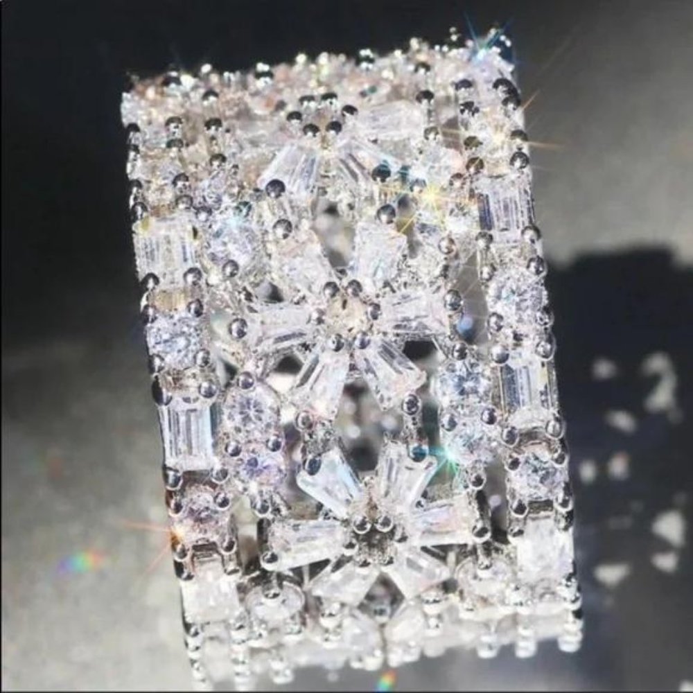 NEW 18 CT 925 STERLING SILVER DIAMOND RING, BEAUTIFUL RING, SHINY RING. - Picture 4 of 6